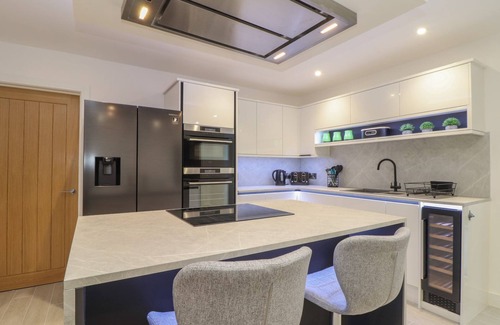 Mullion Cottage | LLAWNROC, pet friendly, with pool in Mullion