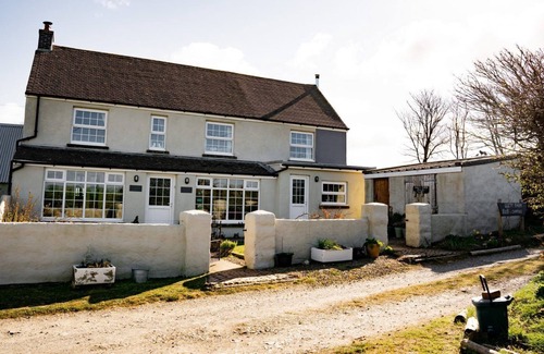 Carnhedryn House | Llety Farmhouse - Pembrokeshire farmhouse in tranquil St Davids countryside