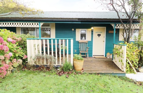 Aberystwyth Cabin | LLEWELYN LODGE, with a garden in Aberystwyth