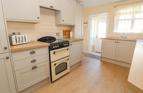 Dyserth House | LLIDIART CERRIG, pet friendly, country holiday cottage in Dyserth