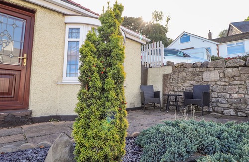 Dyserth House | LLIDIART CERRIG, pet friendly, country holiday cottage in Dyserth