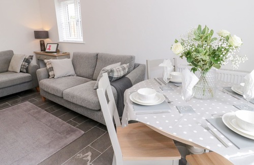 Ruthin Cottage | LLYS EMRYS, country holiday cottage, with a garden in Ruthin