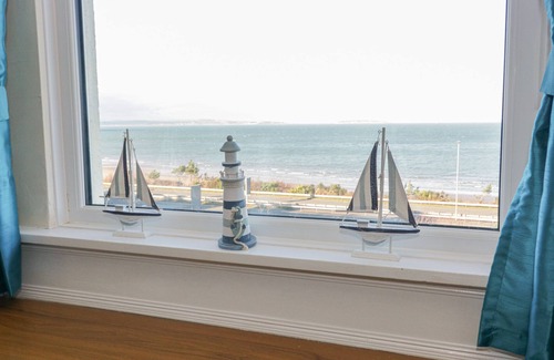 Penmaenmawr Cottage | LLYS MADOC, FIRST FLOOR FLAT, country holiday cottage in Penmaenmawr