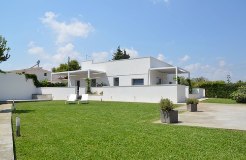 Fontane Bianche Villa | Lm7 Prestige Suite 250 meters from the sea with swimming pool, garden and terraces