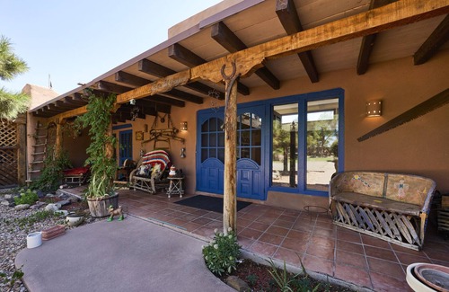 Alamedan Valley Bed & Breakfast | Loba Luna Bed & Breakfast - Charming Albuquerque B&B - Caballero Rojo