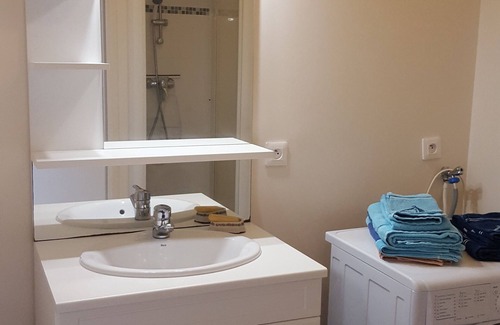 Guilvinec Apartment | Loc. 2 pers, 3 *, app. 40 m2. Close to town center, port and beaches