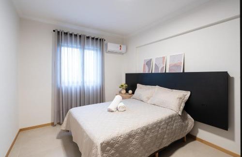 Centro Apartment | Localização Central! A 450 metros da Vila Germânica Loft com Piscina, Ar-Condicionado, Wi-Fi, Cozinha completa, Garagem Privativa, Espaço Zen, Academia, Sauna, e Mercadinho 24h