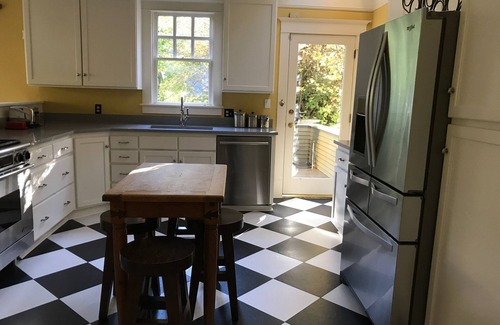 East Queen Anne House | Located at the top of Queen Anne only a block from all of the shops.