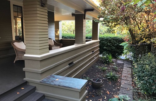 East Queen Anne House | Located at the top of Queen Anne only a block from all of the shops.