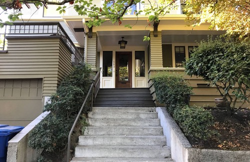 East Queen Anne House | Located at the top of Queen Anne only a block from all of the shops.