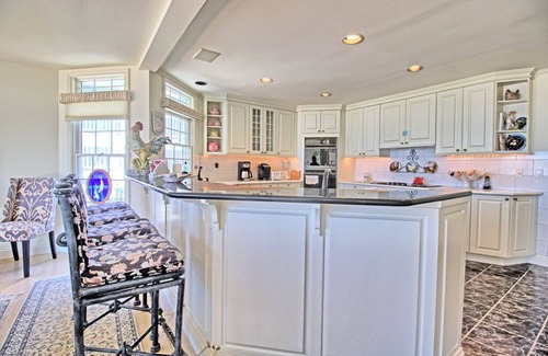 Avalon House | Located in Avalon's upscale finger lagoons with panoramic horizon views in every direction