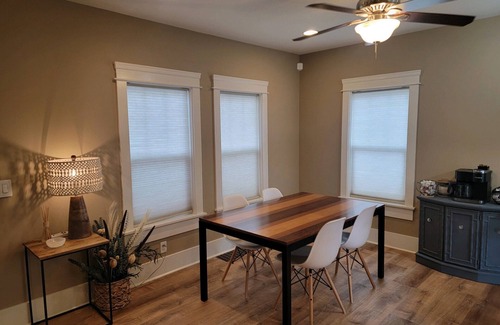 South Central House | Located in close proximity to Willamette University, 2 bedroom 2 bath.