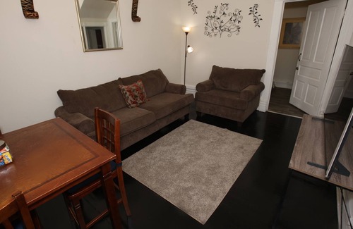 Vicksburg Apartment | Located in downtown area. Lovely 2 bedroom serviced duplex/ apartment space.