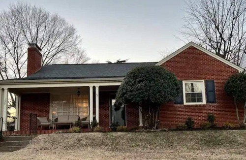 Danville House | Located in Historic Old West End. Minutes from the River District and Casino.