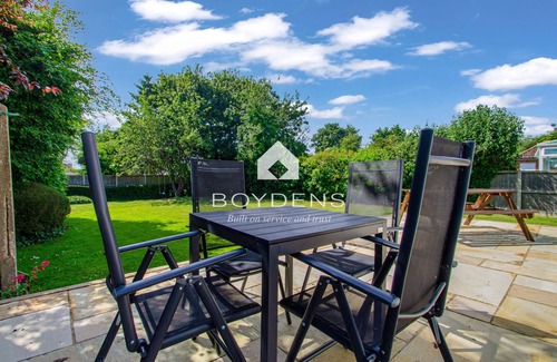 Frinton-on-Sea House | Located in one of the popular Frinton Avenues within walking distance of shops, cafes and beaches