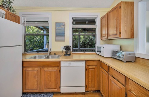 St. Simons Island House | Located in Sea Palms with beautiful Marsh views!