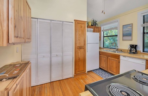 St. Simons Island House | Located in Sea Palms with beautiful Marsh views!