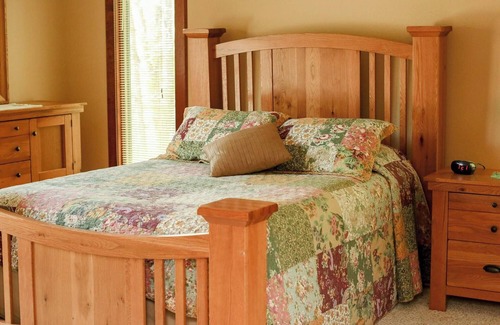 Davisville House | Located In The Foothills Of The Ozarks, Enjoy A Peaceful Setting At The Lodge.