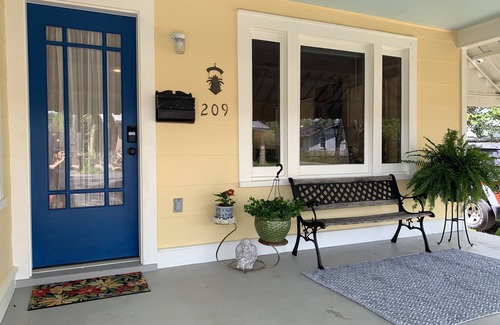 Breaux Bridge House | Located in the heart of Breaux Bridge historic district, perfect for all events.
