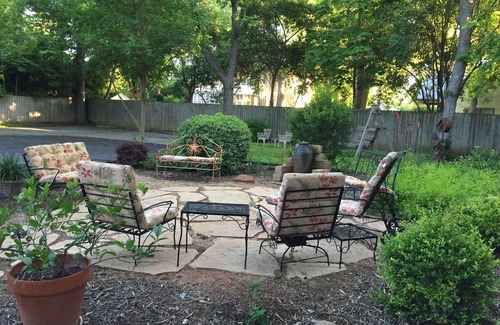 New Braunfels Cottage | Located In The Heart Of Historic New Braunfels, Comal River & Schlitterbahn