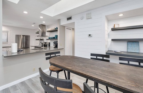 St. Simons Island Condo | Located in Sea Palms West. Convenient to all the island has to offer.