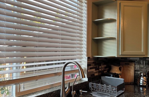 Mount Angel House | Located near wineries, tulip festival, outlets, Bauman’s Fram & state parks!