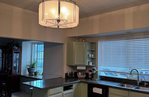 Mount Angel House | Located near wineries, tulip festival, outlets, Bauman’s Fram & state parks!