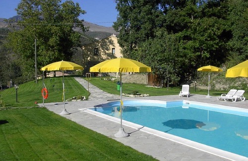 Cagli Villa | Located on the border between Marche and Umbria halfway between Gubbio and Urbino
