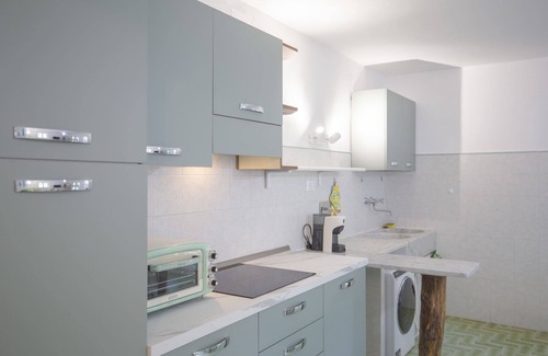 Magazzini Apartment | Located on the ground floor, it consists of a living room with kitchenette and sofa bed, a double be