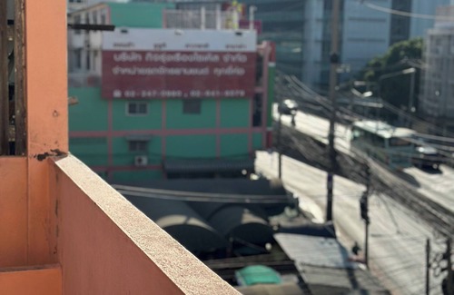 Rama 9 Apartment | Located at CBD Rama 9. Family room with 4 Double Bed (Share bath)