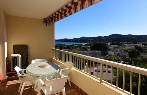 La Faviere Apartment | Location 2/3 p. proche du port de Bormes à 300 m de la plage, vue mer