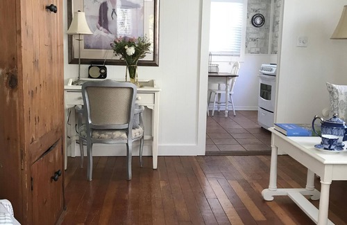 Old Town Historic District Cottage | Location & Charm - Steps To The Lake And The Main Street