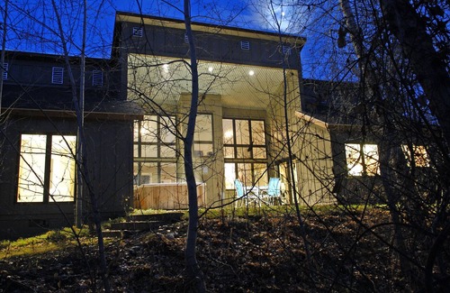Hailey House | Location is Everything! Spacious, Cozy ~ Hot Tub w/ Private Stream