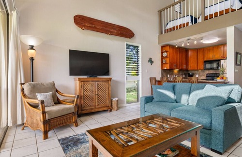 Kahuku House | Location, Location! Golf course front, free parking, near beach in Turtle Bay