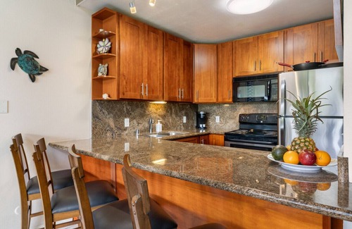 Kahuku House | Location, Location! Golf course front, free parking, near beach in Turtle Bay