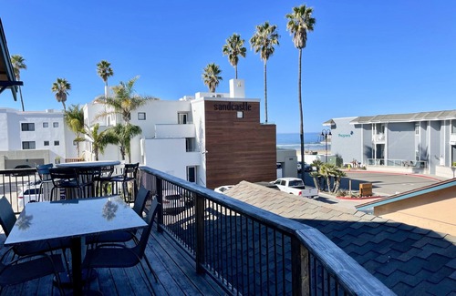 Downtown House | LOCATION, LOCATION, LOCATION - 4 Bedroom House with Ocean Views and steps pier!