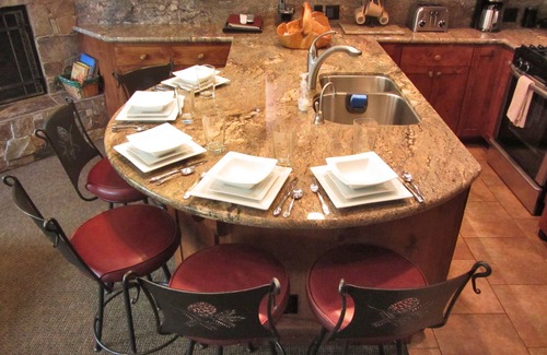 Truckee Condo | LOCATION! LOCATION! Ski In-Out, Ski Trails Condo Very Near N'star Vill, Wi-Fi