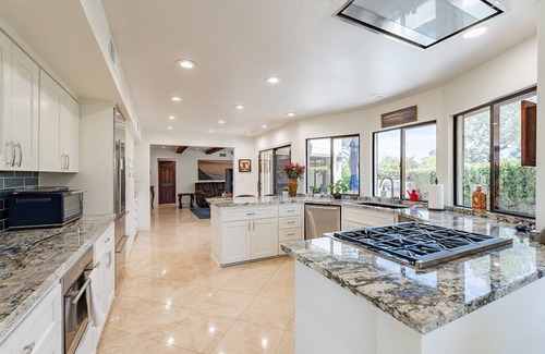 Paradise Valley House | LOCATION! Resort Oasis! Close to hiking, golf, shopping, restaurants!