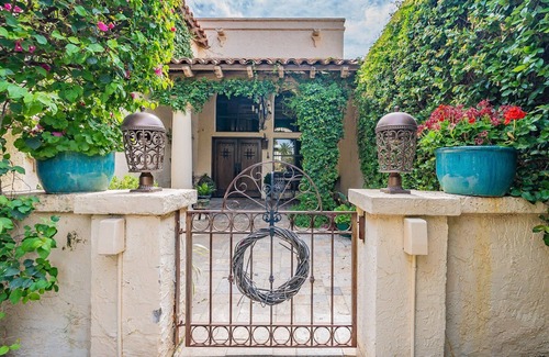 Paradise Valley House | LOCATION! Resort Oasis! Close to hiking, golf, shopping, restaurants!