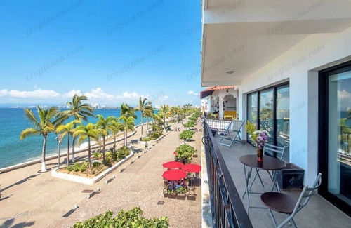 Downtown Puerto Vallarta Condo | Location & View ! Luxury Oceanfront Condo, Downtown Puerto Vallarta on Malecon *