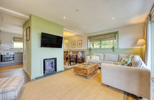 Dalmally Cabin | Loch Awe Lodge with Stunning Views Ardbrecknish