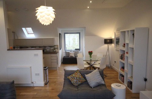 Fearnan House | Loch side holiday home with stunning views