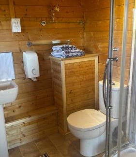 Airdrie House | Lochinvar - Highland Log Cabin with Private Hot Tub