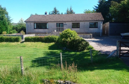 Salen House | Lochside in a beautiful setting, with stunning water front views of Lochshiel.