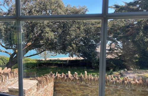Chillington Cottage | Lodge house in beautiful grounds with breathtaking sea views