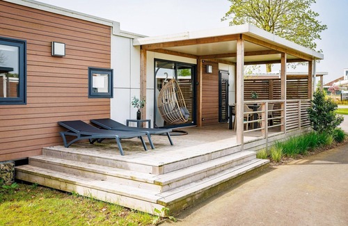 Maurik Ski Chalet | Lodge in Netherlands with Pool & Veranda