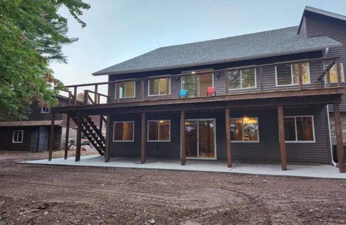 Tomahawk House | Lodge on Road Lake