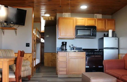 Canyon Lake Cabin | Lodge Suite Downstairs W/ Deck - 104