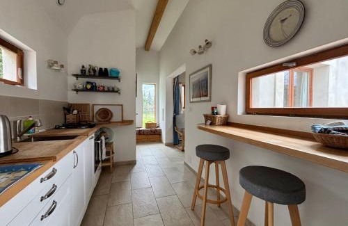 Azille House | Lodge with private pool surrounded by vineyards