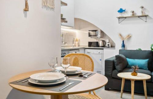 Barceloneta Apartment | Lodging Apartments Almirall Beach B2